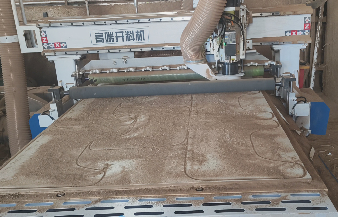 開料機0.1mm 精度實現(xiàn)：中智伺服電機驅動系統(tǒng)實現(xiàn)三軸協(xié)同精準控制